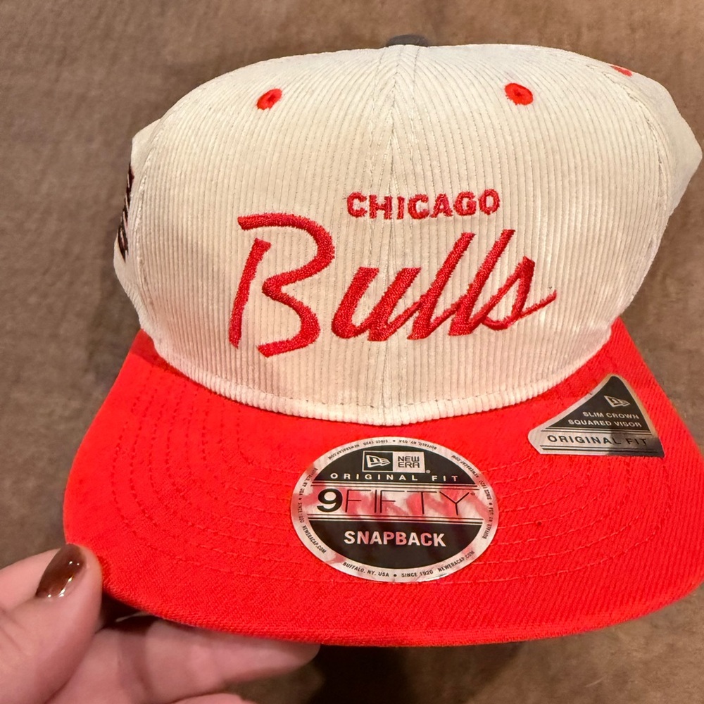 New Era 9FIFTY Chicago Bulls Corduroy Snapback Hat 🏀🐂
NWT